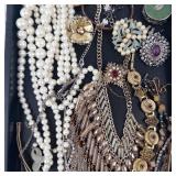Assorted Costume Pearl Jewelry - Necklaces, Brooches & Chains Assorted Costume Pearl Jewelry - Necklaces, Brooches & Chains