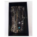 Assorted Necklaces & Chains - Silver & Gold Tones Costume Jewelry Assorted Necklaces & Chains - Silver & Gold Tones Costume Jewelry