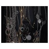 Assorted Necklaces & Chains - Silver & Gold Tones Costume Jewelry Assorted Necklaces & Chains - Silver & Gold Tones Costume Jewelry