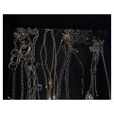 Assorted Necklaces & Chains - Silver & Gold Tones Costume Jewelry Assorted Necklaces & Chains - Silver & Gold Tones Costume Jewelry