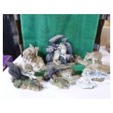6 Wolf Figurines