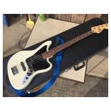 FENDER JAGUAR BASS - Guitar with Chromacast Hard Case