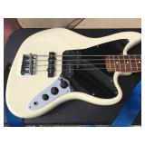 FENDER JAGUAR BASS - Guitar with Chromacast Hard Case