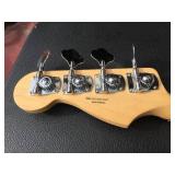 FENDER JAGUAR BASS - Guitar with Chromacast Hard Case