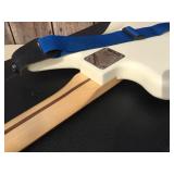 FENDER JAGUAR BASS - Guitar with Chromacast Hard Case