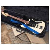 FENDER JAGUAR BASS - Guitar with Chromacast Hard Case
