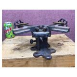 Vintage STANLEY No. 400 Cast - Corner Vise - Appears Good!