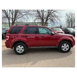 2009 FORD ESCAPE XLT *4x4 | 118k Miles* (NO RESERVE)