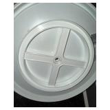 Wilton 9-In Round Non-Slip Display Bases & 9-In Rectangular Step Pads - 7-Piece Set