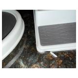 Wilton 9-In Round Non-Slip Display Bases & 9-In Rectangular Step Pads - 7-Piece Set