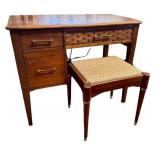 Singer Vintage Sewing Machine in Wood Desk Cabinet with Stool (AS369302)