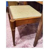 Singer Vintage Sewing Machine in Wood Desk Cabinet with Stool (AS369302)