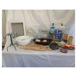 Variety of kitchen supplies & decor