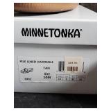 New Minnetonka Moccasins Unisex Pile Lined Hardsole Tan Size 10m Men