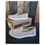 New Minnetonka Moccasin Unisex Discover Natural Slip on Size 8m