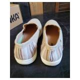 New Minnetonka Moccasin Unisex Discover Natural Slip on Size 8m