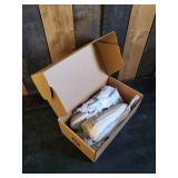 New Minnetonka Moccasin Unisex Discover Natural Slip on Size 8m