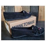 New Minnetonka Moccasin Women