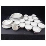 Teacups & Bowls Set with Gravy Boat & Creamer - White Daisy Pattern