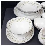 Teacups & Bowls Set with Gravy Boat & Creamer - White Daisy Pattern
