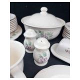 Pfaltzgraff Grapevine Dinnerware Set - White Porcelain with Purple Grapes