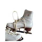 Vintage Canadian Flyer Women's Ice Skates - Size 9