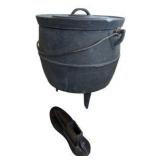 3 Legged Cast Iron Cauldron & Shoe Mold