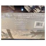 NEW HIG 5PC COMFORTER SET GREEN KING SIZE