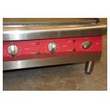 Avantco 177EG30N 30' Countertop 3-Burner Electric Griddle