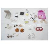 Fashion Jewelry Lot: Earrings