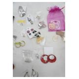 Fashion Jewelry Lot: Earrings
