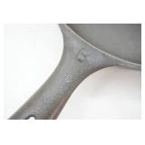 Cast Iron 9" Skillet. Wagner Ware