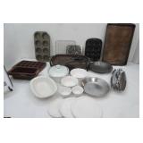 Kitchenware Lot: baking pans, casseroles, corning ware and lids, serving tray