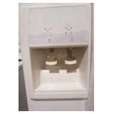 Whirlpool side-by-side refrigerator. w/water & ice dispenser