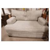 Franklin Furniture Protege Crosby Dove Loveseat 63" W x 43" D x 40" H