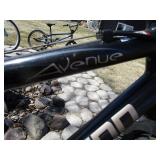 Schwinn Avenue Hybrid Bicycle