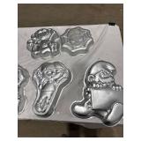 Character Aluminum Cake Pans Lot