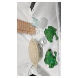 Pyrex 6oz Cups and Metal Frog Décor