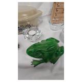 Pyrex 6oz Cups and Metal Frog Décor