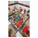 Christmas Décor and Book Lot