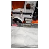 Peter Built Model 367 Logging Semi Trailer 1:16