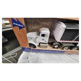 Peter Built Model 367 w/Grain  Trailer 1:18