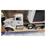 Peter Built Model 367 w/Grain  Trailer 1:18