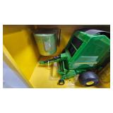John Deere 560R Baler