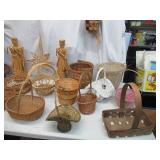Lot of various Vintage Wicker Baskets & 2 Mexican Folk Art Aztec Fisherman woven Figurines