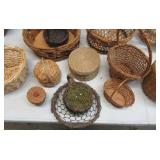 Lot of various Vintage Wicker Baskets & 2 Mexican Folk Art Aztec Fisherman woven Figurines
