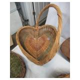 Lot of various Vintage Wicker Baskets & 2 Mexican Folk Art Aztec Fisherman woven Figurines