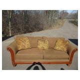Traditional 90" Sofa with wooden frame and exposed legs with three pillows