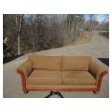 Traditional 90" Sofa with wooden frame and exposed legs with three pillows