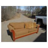 Traditional 90" Sofa with wooden frame and exposed legs with three pillows